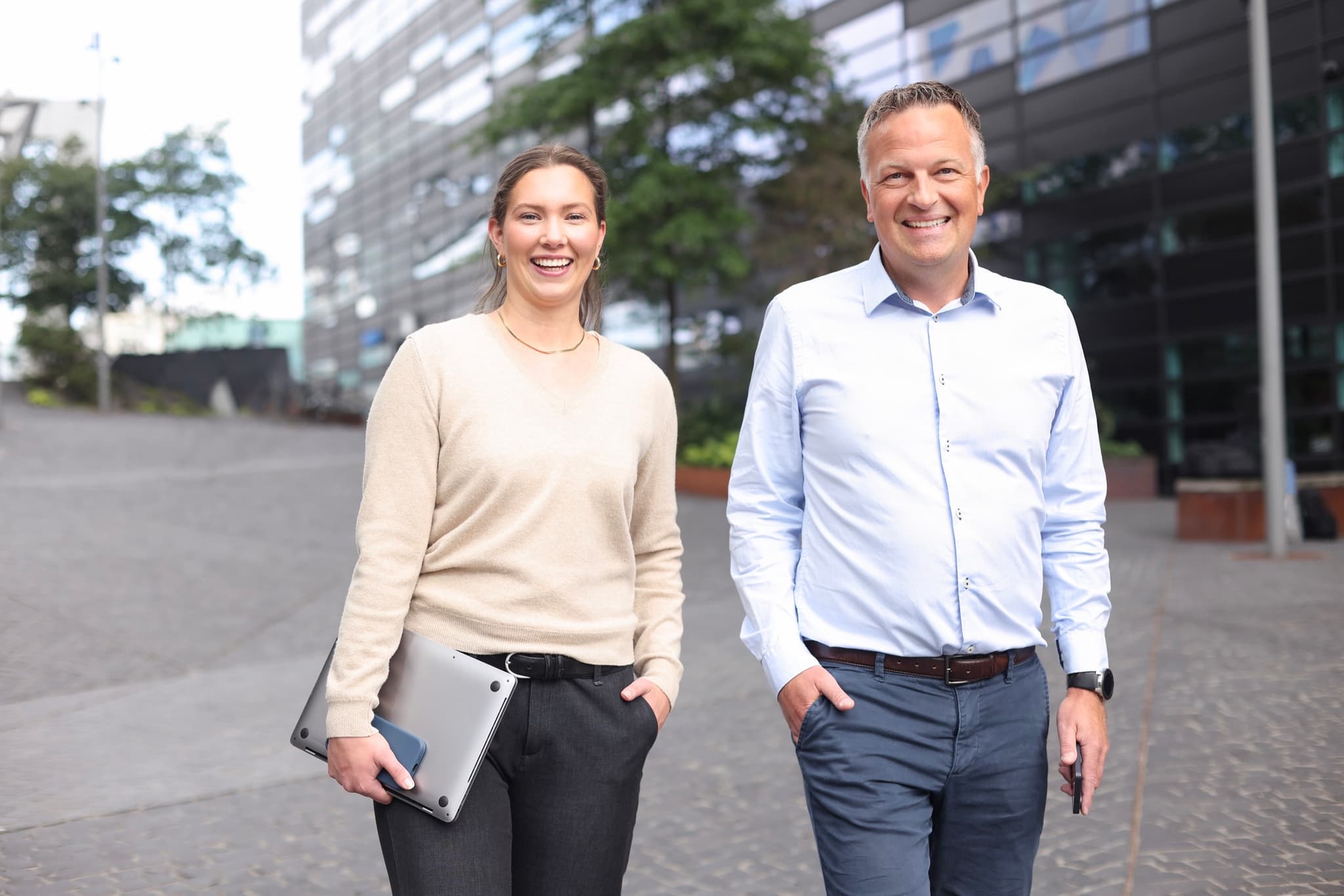 To rådgivere fra Incrementi utenfor kontoret